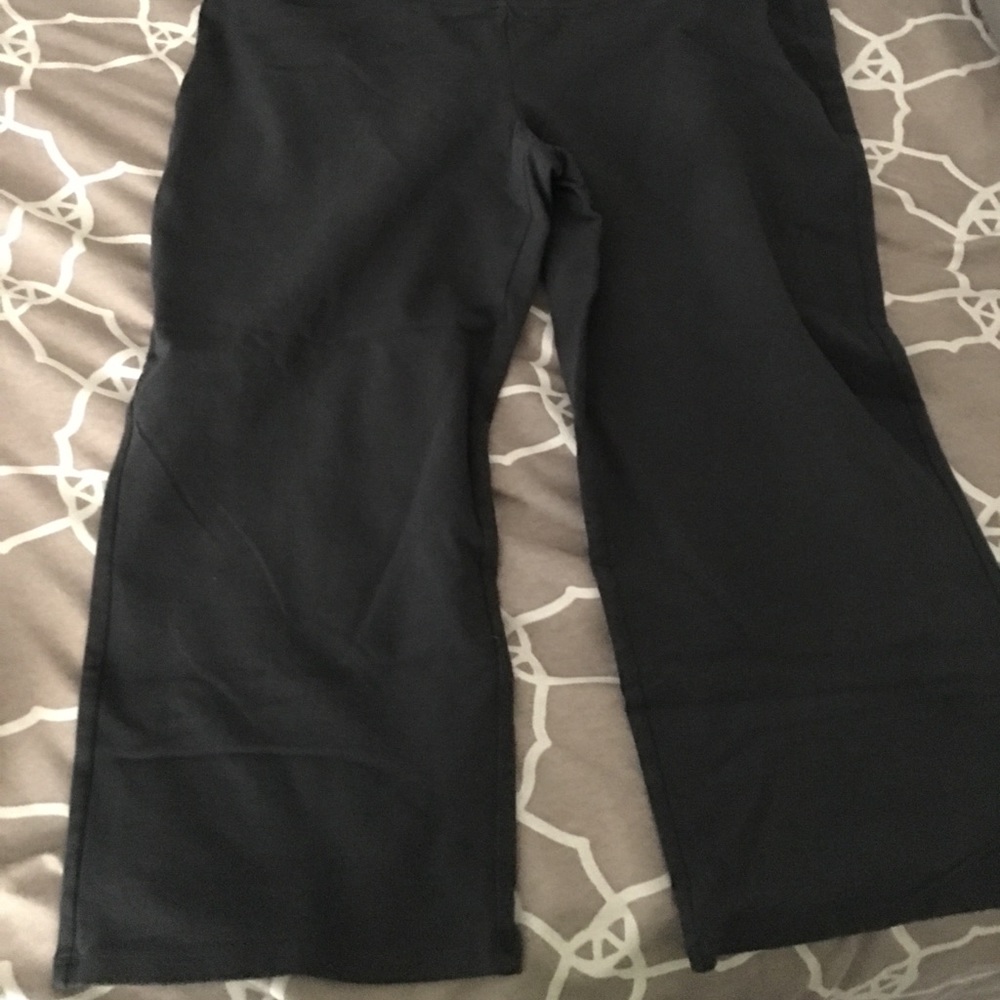 Maternity yoga capris